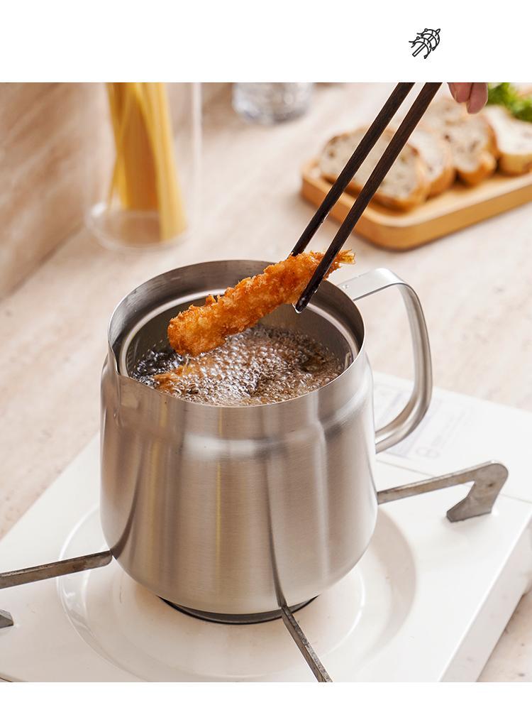 Stainless Steel Oil Storage Pot – Grease Strainer & Drip-Free Spout for Kitchen Use
